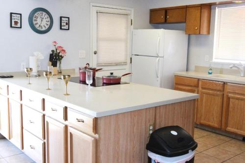Popular attractions Area Nearby Property